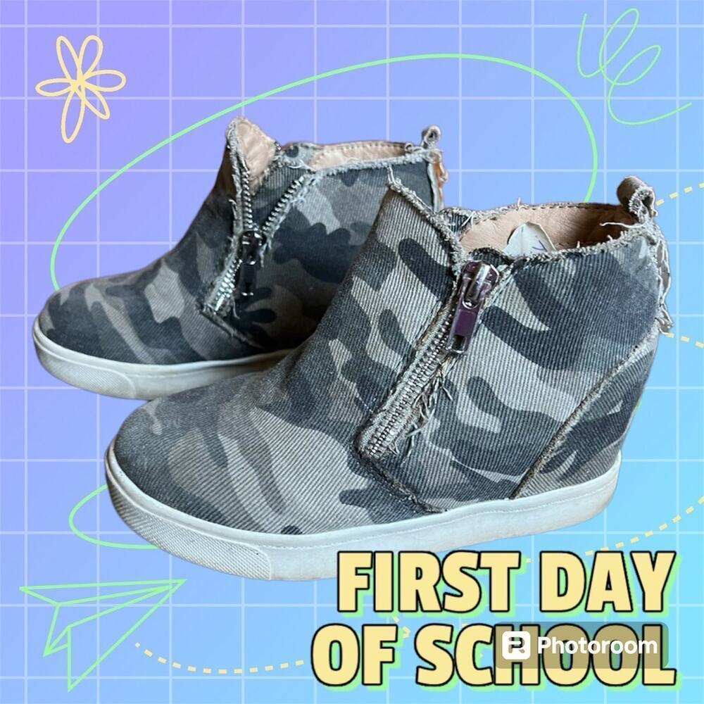 girls size 13 shoes camo print 2 zippers, distressed